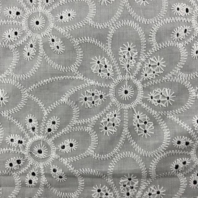 Stickerei Blumen weiss