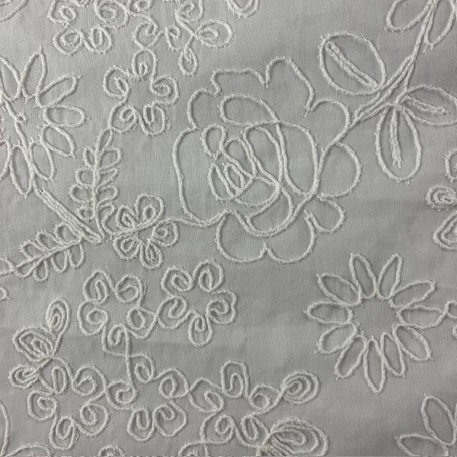 Stickerei Blumen weiss