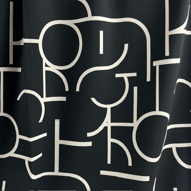 Romanit Grafik schwarz