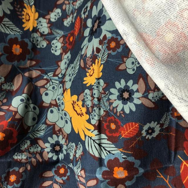 French Terry Blumen bunt, nur noch wenige Meter