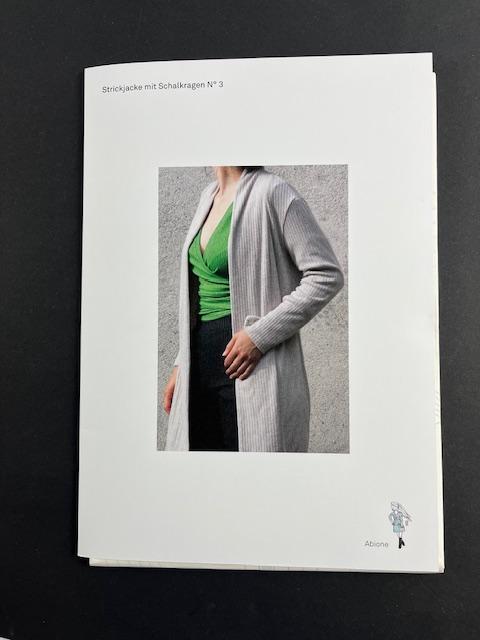Abione Strickjacke mit Schalkragen N°3