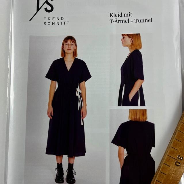 Trendschnitt Kleid mit T-Ärmel + Tunnel