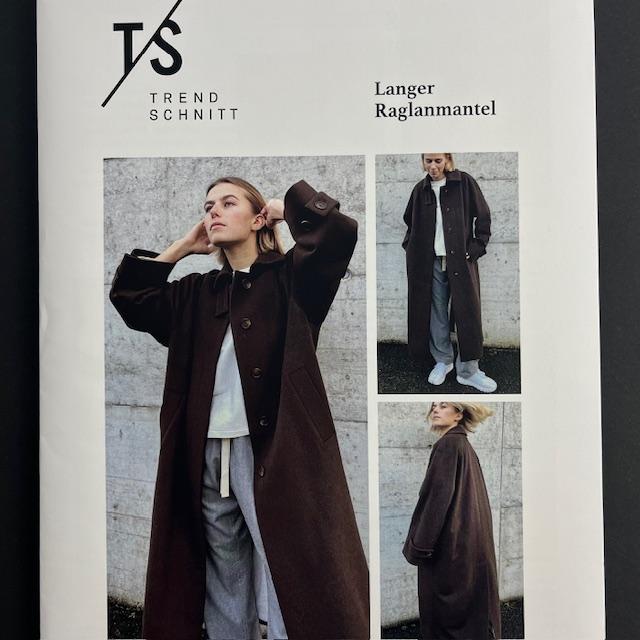 Trendschnitt langer Raglanmantel