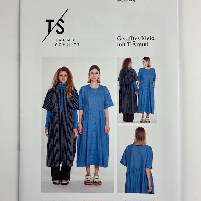 Trendschnitt Gerafftes Kleid mit T-Ärmel
